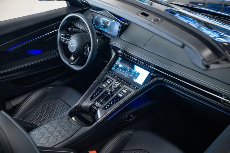 Aston Martin DB12 Volante