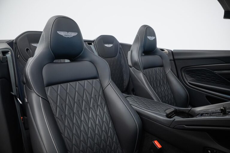 Aston Martin DB12 Volante