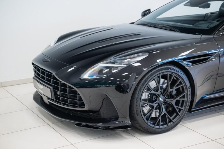 Aston Martin DB12 Volante