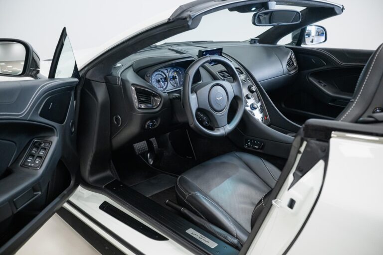 Aston Martin Vanquish Volante