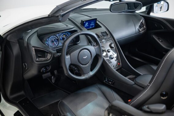 Aston Martin Vanquish Volante