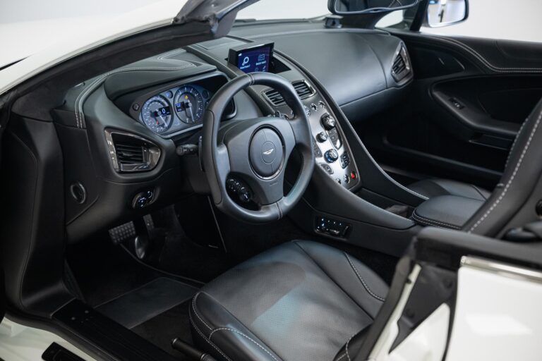 Aston Martin Vanquish Volante