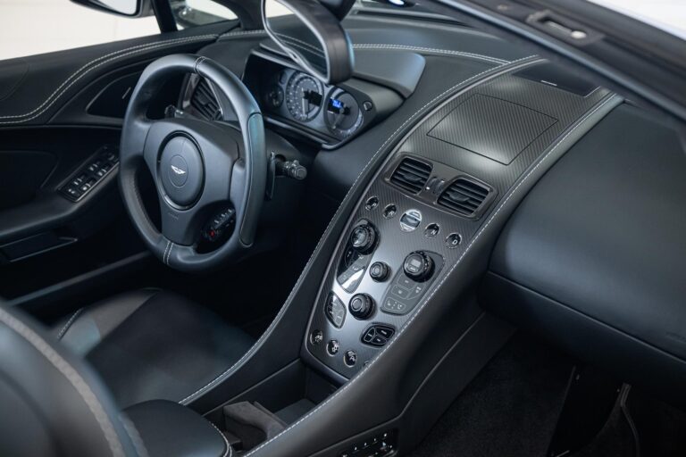 Aston Martin Vanquish Volante