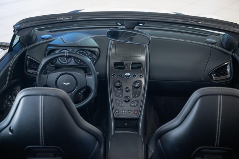 Aston Martin Vanquish Volante