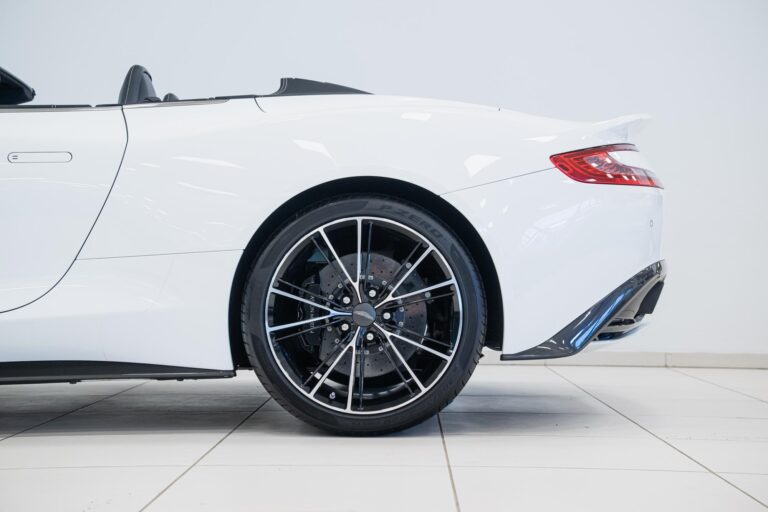 Aston Martin Vanquish Volante