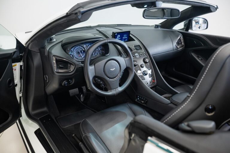 Aston Martin Vanquish Volante