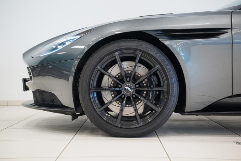 Aston Martin DB11 AMR V12 Coupe