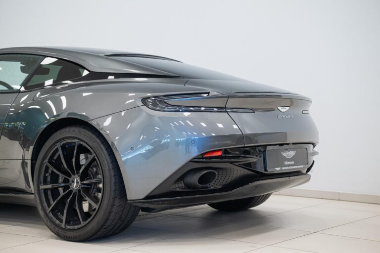 Aston Martin DB11 AMR V12 Coupe