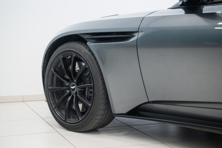 Aston Martin DB11 AMR V12 Coupe