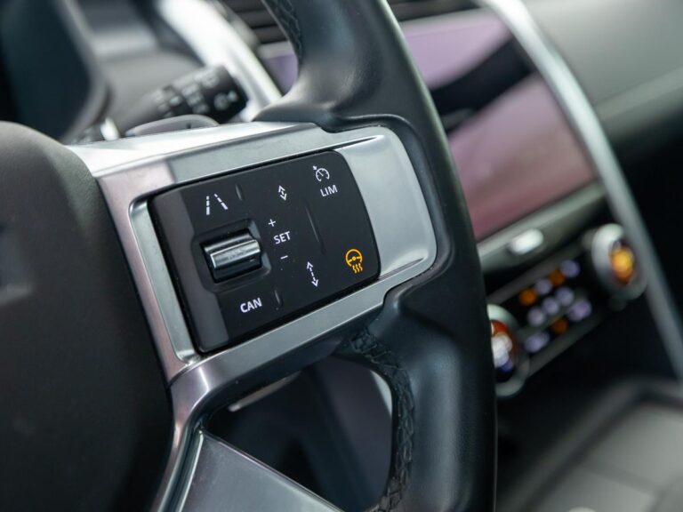 Land Rover Discovery 3.0 D250 R-Dynamic SE