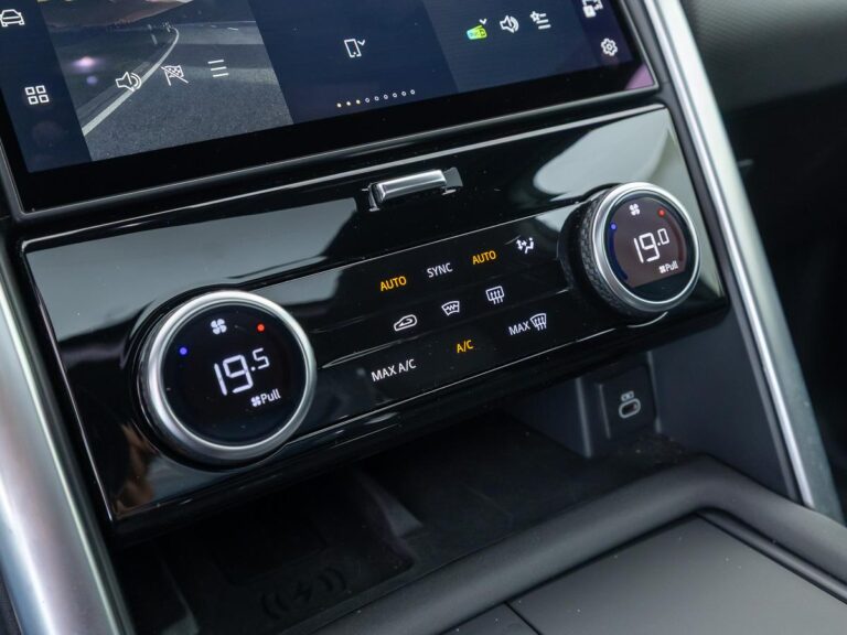 Land Rover Discovery 3.0 D250 R-Dynamic SE