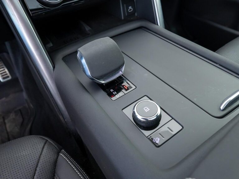 Land Rover Discovery 3.0 D250 R-Dynamic SE