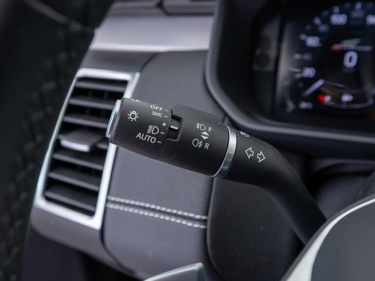 Land Rover Discovery 3.0 D250 R-Dynamic SE