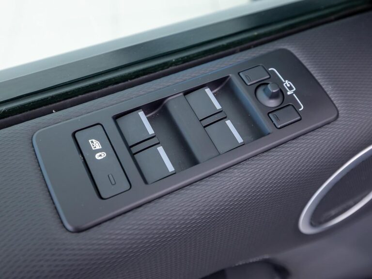 Land Rover Discovery 3.0 D250 R-Dynamic SE