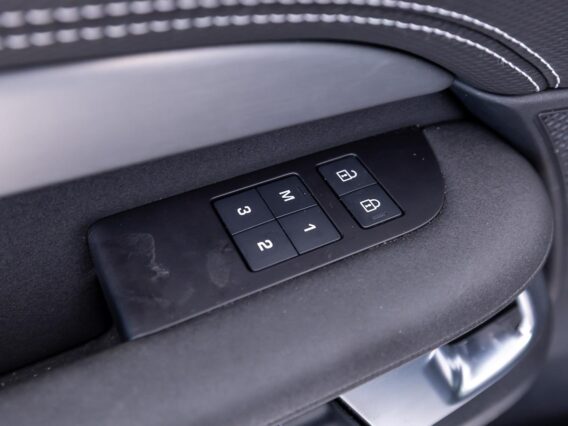 Land Rover Discovery 3.0 D250 R-Dynamic SE