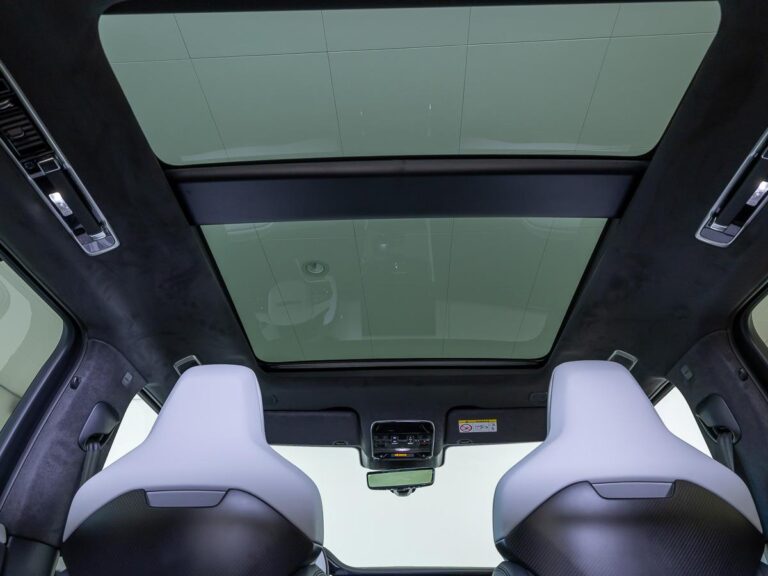Land Rover Range Rover Sport 4.4 P635 SV Carbon