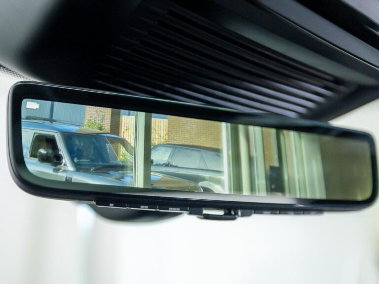 Land Rover Range Rover Sport 4.4 P635 SV Carbon