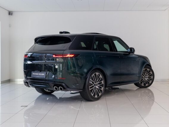 Land Rover Range Rover Sport 4.4 P635 SV Carbon