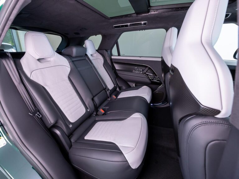 Land Rover Range Rover Sport 4.4 P635 SV Carbon