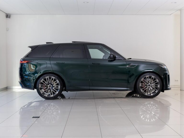 Land Rover Range Rover Sport 4.4 P635 SV Carbon
