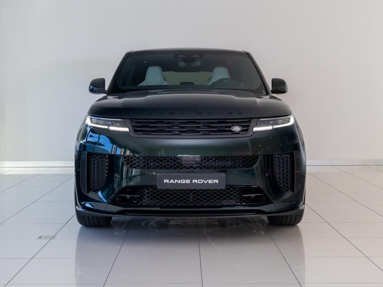 Land Rover Range Rover Sport 4.4 P635 SV Carbon