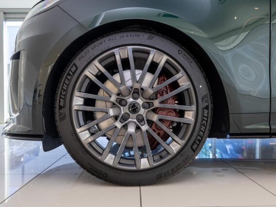 Land Rover Range Rover Sport 4.4 P635 SV Carbon