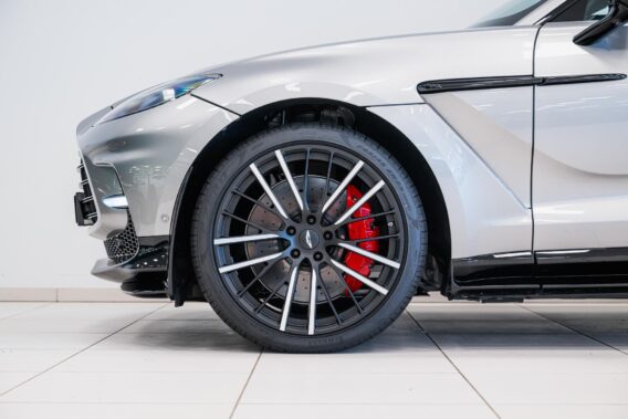 Aston Martin DBX 707