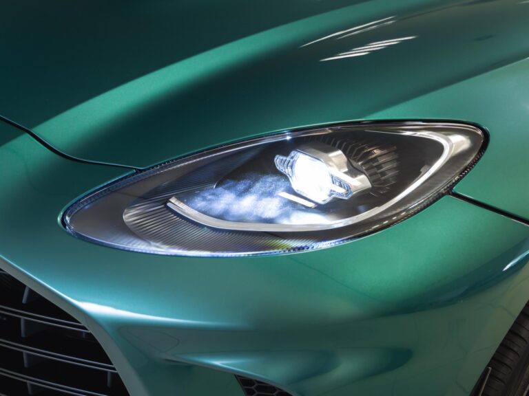 Aston Martin DBX DBX707