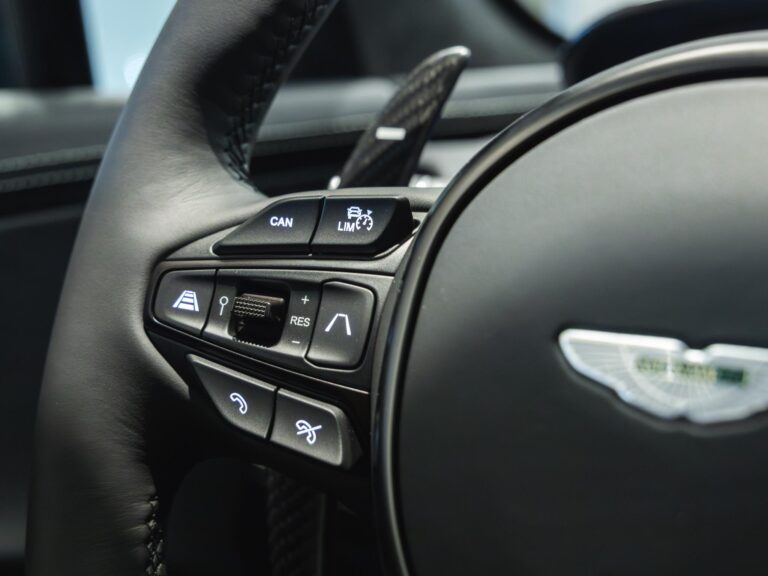Aston Martin DBX DBX707