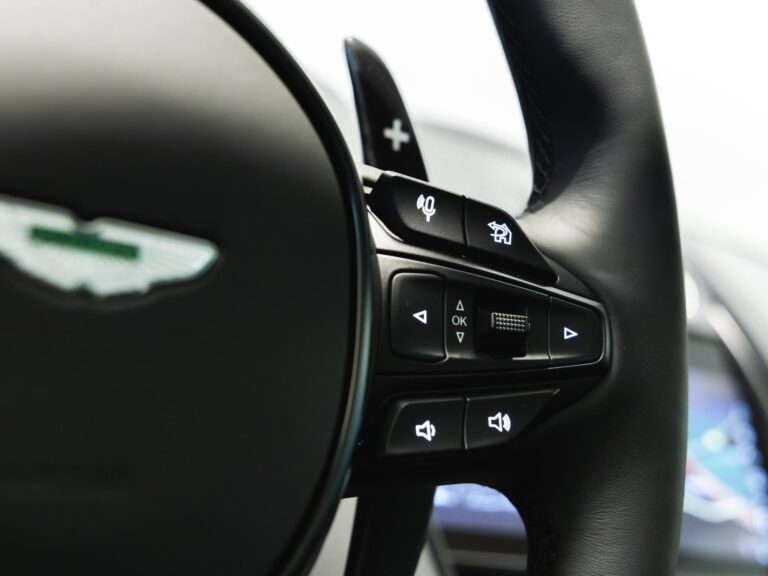 Aston Martin DBX DBX707