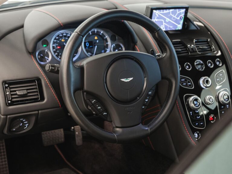 Aston Martin V8 Vantage S 2017