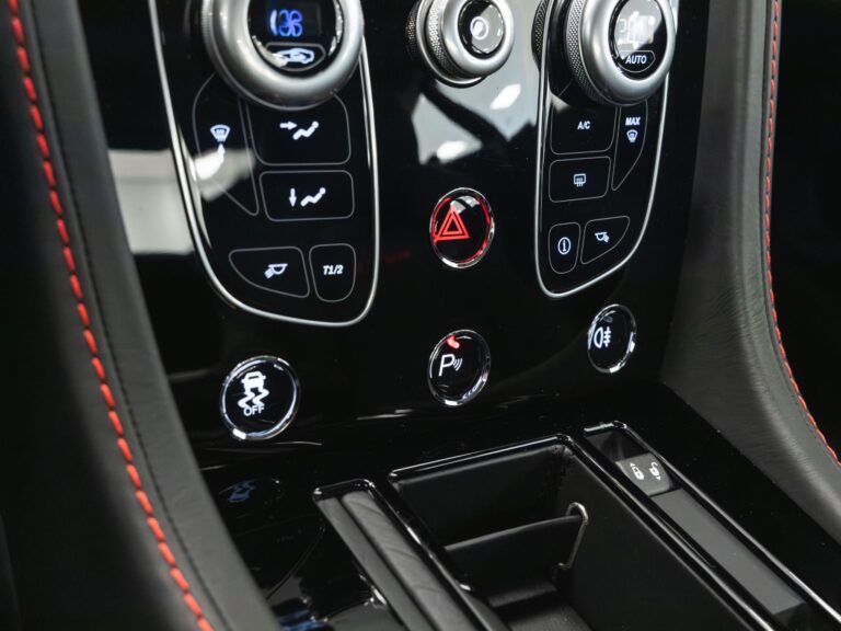 Aston Martin V8 Vantage S 2017