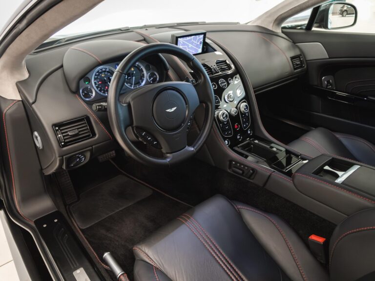 Aston Martin V8 Vantage S 2017