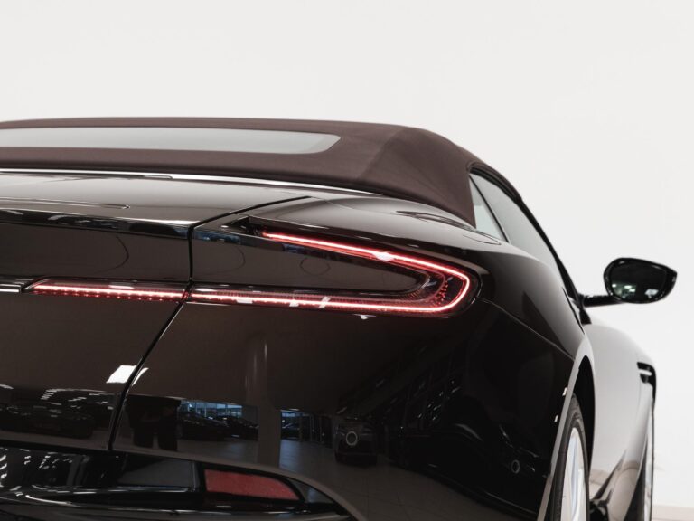 Aston Martin DB11 Volante