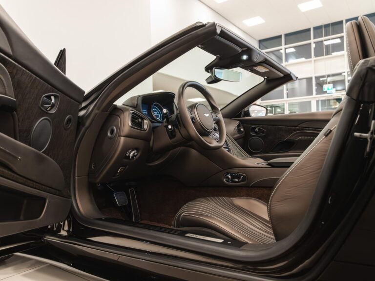 Aston Martin DB11 Volante
