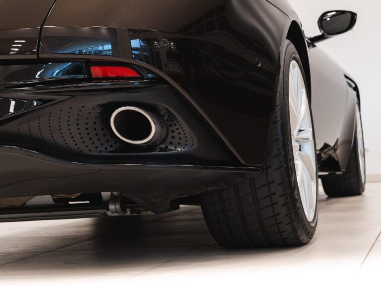 Aston Martin DB11 Volante