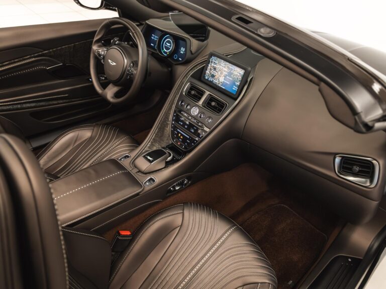 Aston Martin DB11 Volante