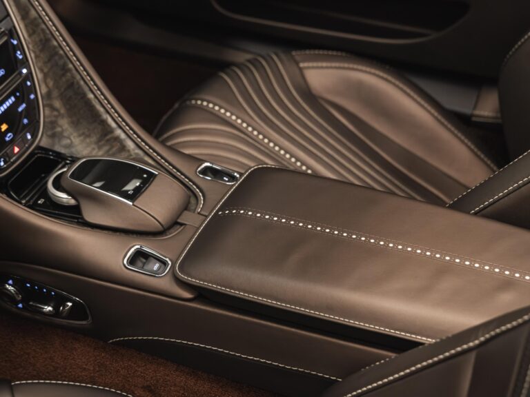 Aston Martin DB11 Volante