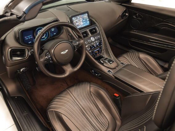 Aston Martin DB11 Volante