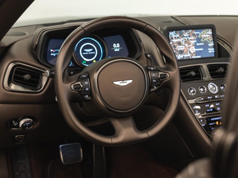 Aston Martin DB11 Volante