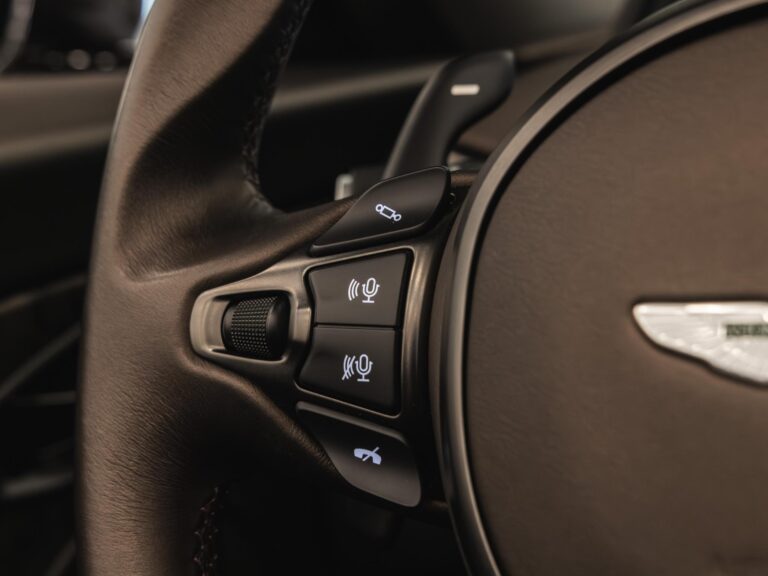 Aston Martin DB11 Volante
