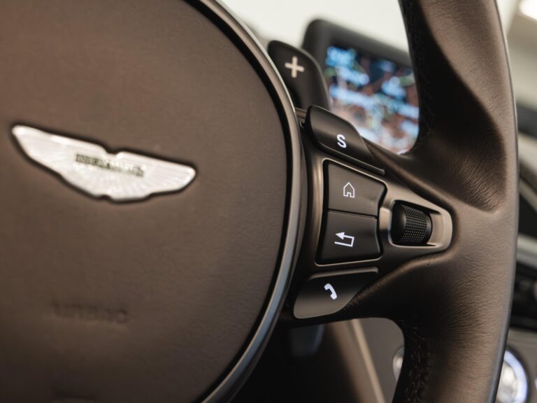 Aston Martin DB11 Volante