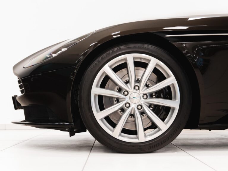 Aston Martin DB11 Volante