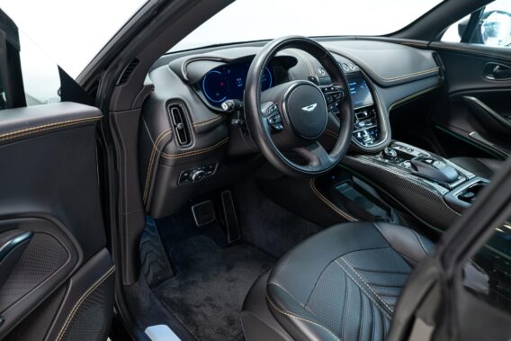 Aston Martin DBX 707