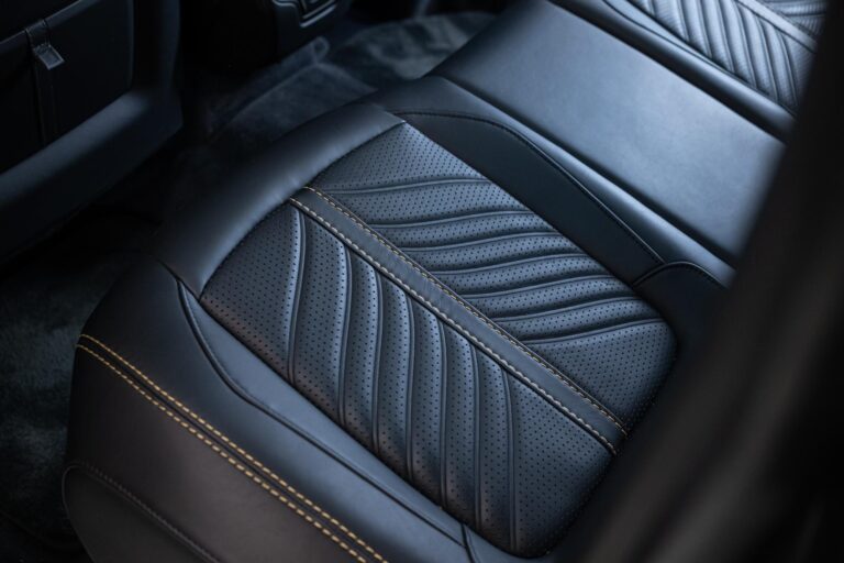 Aston Martin DBX 707