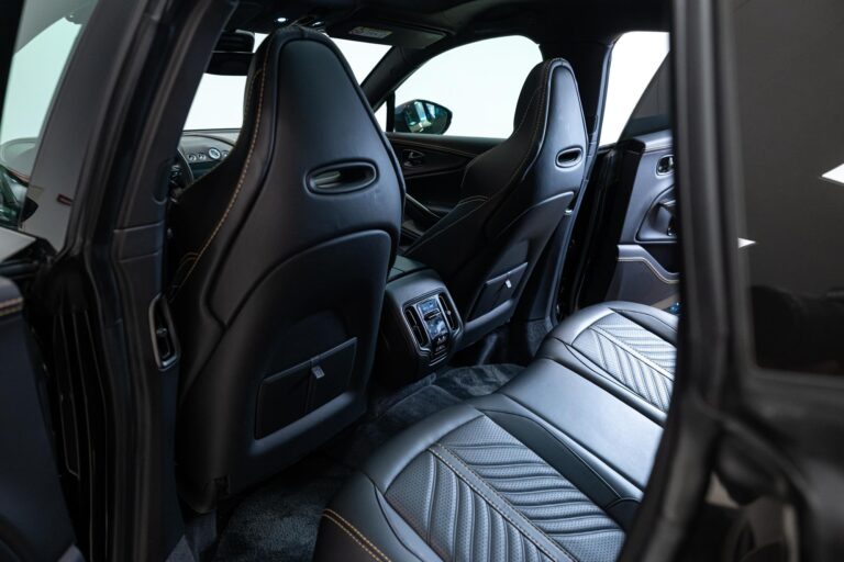 Aston Martin DBX 707
