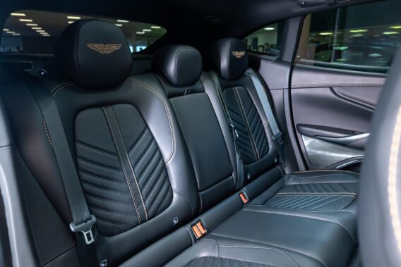 Aston Martin DBX 707