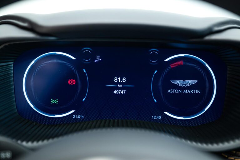 Aston Martin DBX 707