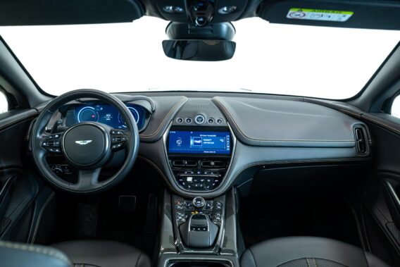 Aston Martin DBX 707