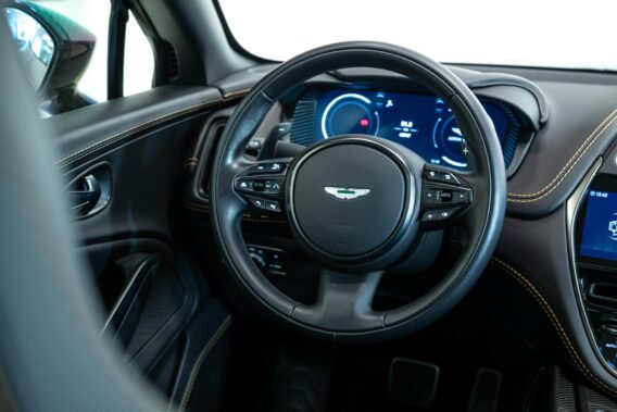 Aston Martin DBX 707